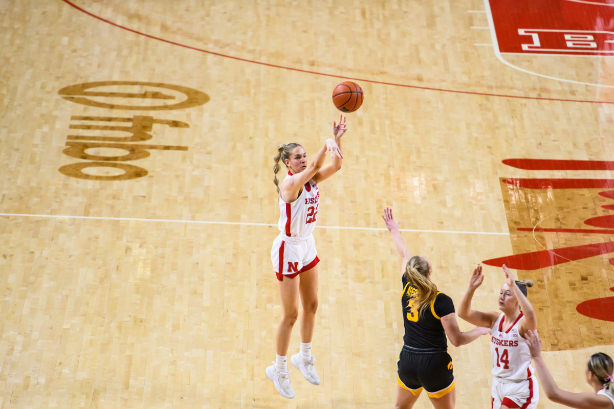 04_Natlie Potts_WBBvsIowa0211